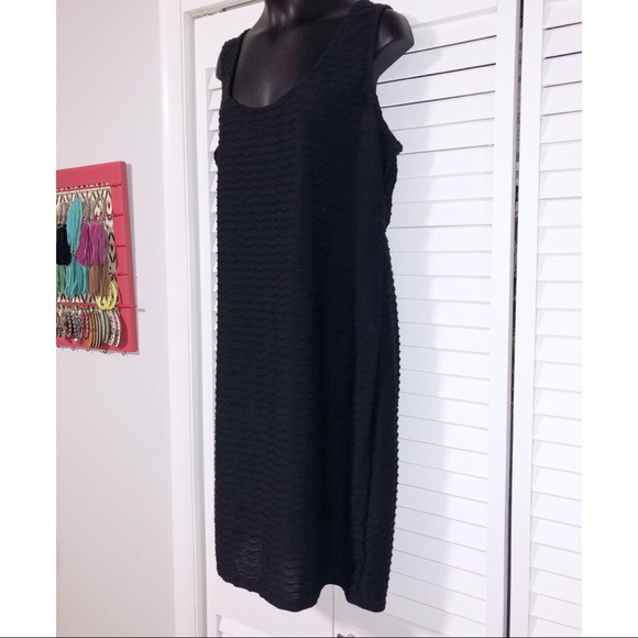 Black dress - Picture 4 of 5